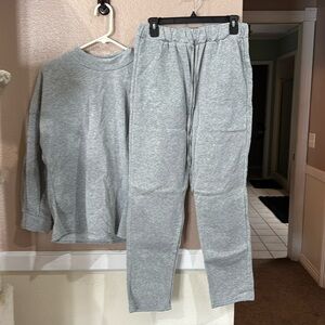 Brand new women’s size XL stretchy joggers set gray